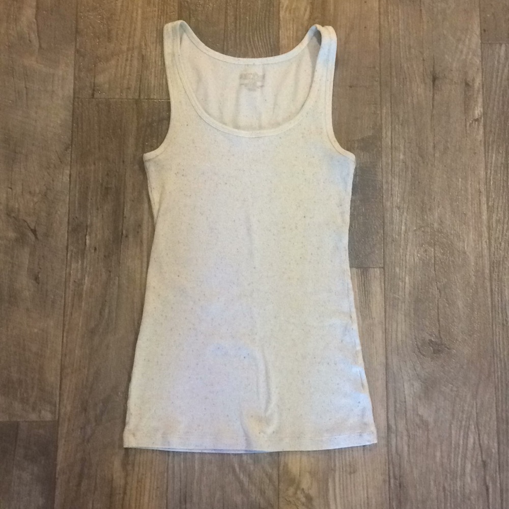 Cute tank top with pin point colors